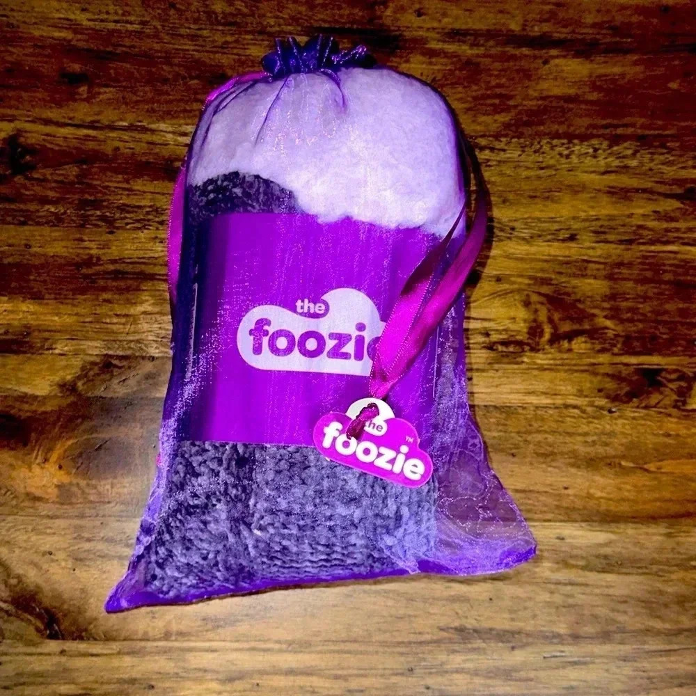 NWT the Foozie super soft slipper gripper socks for women 100% Polyester